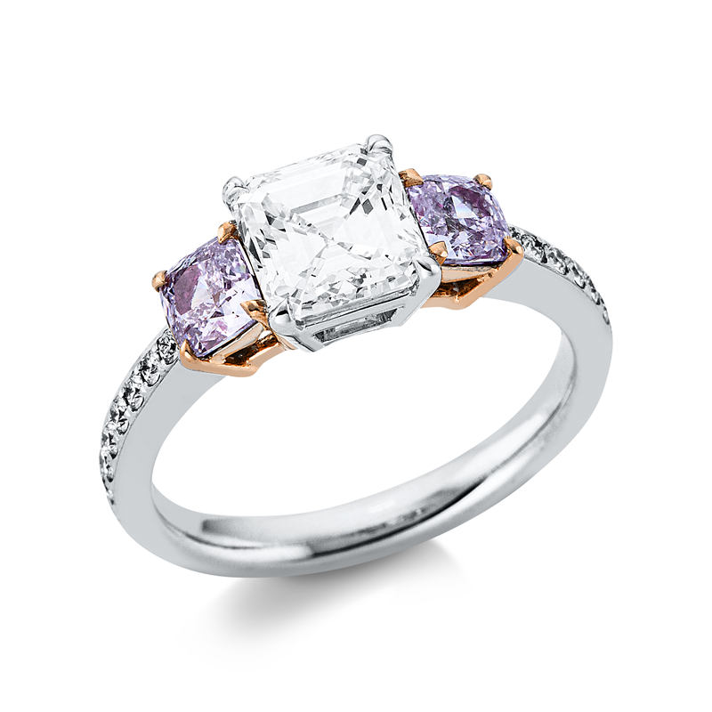Ring 18 kt WG+RG, GIA , 2 Cushion 0,77 ct, pink-si, 1 Assher 1,52 ct, D-vsi, 16 Brill. 0,20 ct, D/F-vvs