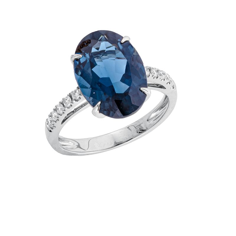 Ring 18 kt WG, 10 Brill. 0,20 ct, TW-si, 1 Topas 7,20 ct Lond. blue