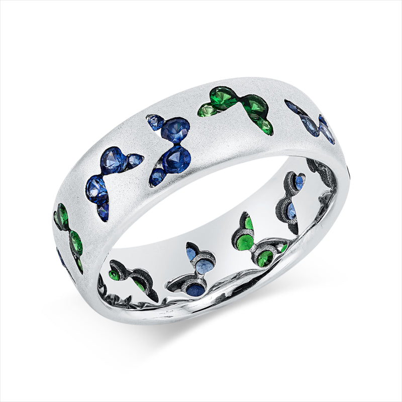 Ring 18 kt WG, 24 Saphire 0,73 ct blau, 20 Tsavorith 0,56 ct grün