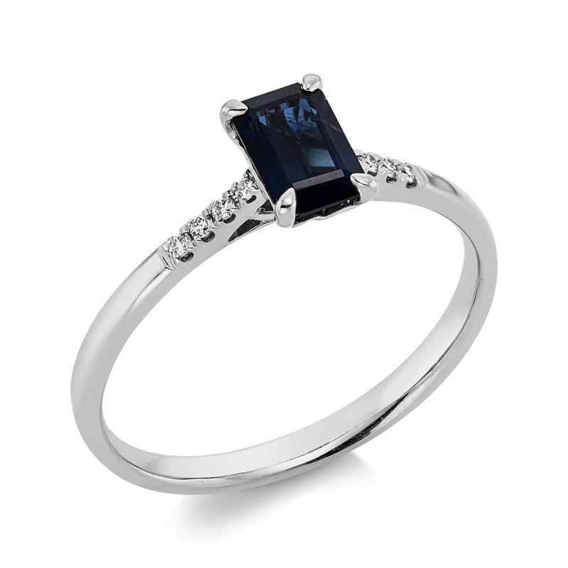 Ring 18 kt WG, 8 Brill. 0,04 ct, TW-si, 1 Saphir 0,67 ct blau
