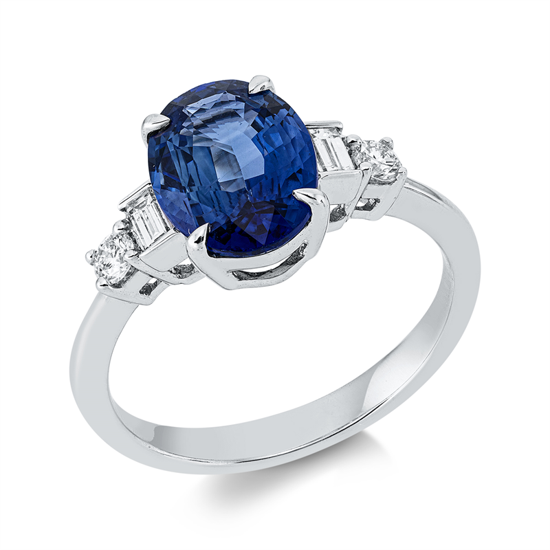 Ring 18 kt WG, 2 Bag. 0,11 ct, TW-si, 2 Brill. 0,13 ct, TW-si, 1 Saphir 2,75 ct blau
