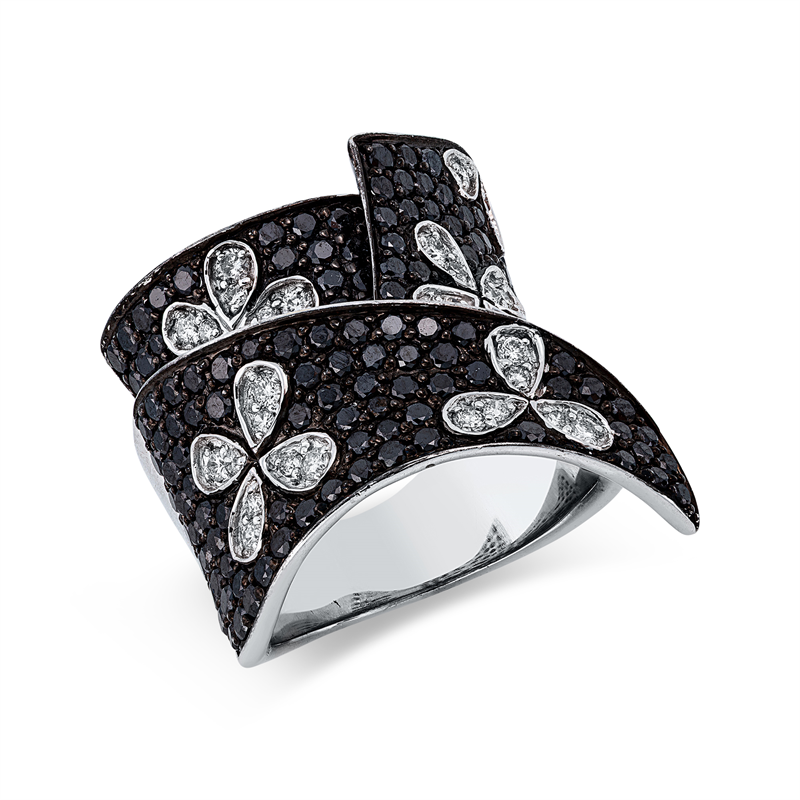 Ring 18 kt WG, Fassung teils schwarz rhodinie, 36 Brill. 0,51 ct, TW-si, 173 Brill. 3,14 ct, schwarz