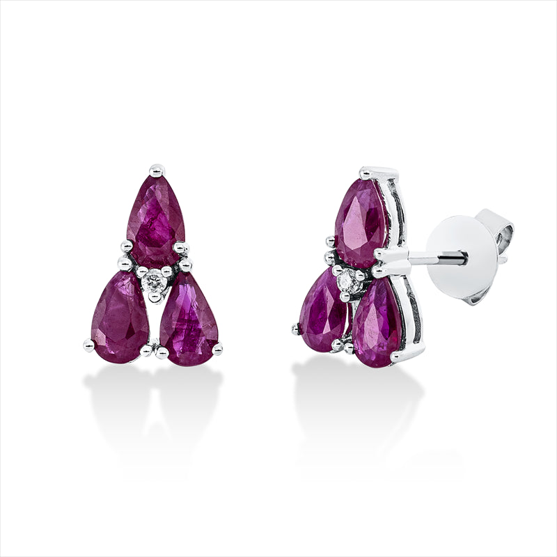 Ohrstecker 18 kt WG, 2 Brill. 0,02 ct, W-si, 6 Rubine 1,29 ct rot