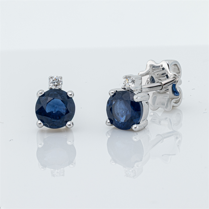 Ohrstecker 18 kt WG, 2 Brill. 0,04 ct, TW-si, 2 Saphire 1,16 ct blau