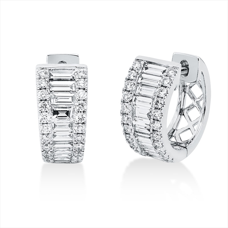 Creolen 18 kt WG, 18 Bag. 0,38 ct, TW-si, 4 Bag. 0,14 ct, TW-si, 44 Brill. 0,28 ct, TW-si