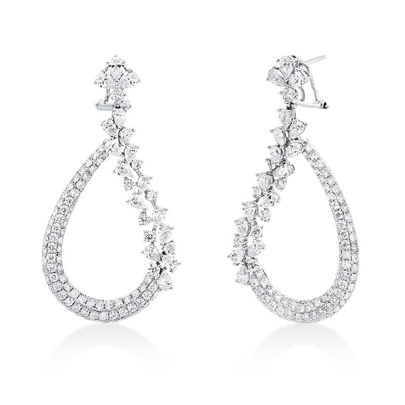 Ohrschmuck 18 kt WG, 154 Brill. 3,26 ct, 16 Brill. 0,89 ct, 10 Brill. 0,08 ct, TW-pi, 32 Tro. 3,80 ct, TW-si