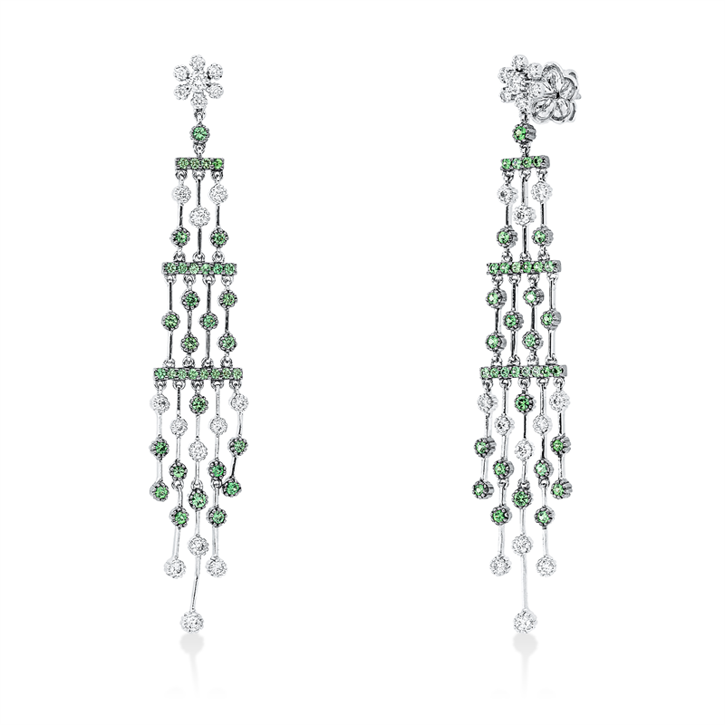 Ohrschmuck 18 kt WG, Fassung teils schwarz rhodinie, 38 Brill. 0,62 ct, TW-vsi, 74 Saphire 1,06 ct grün