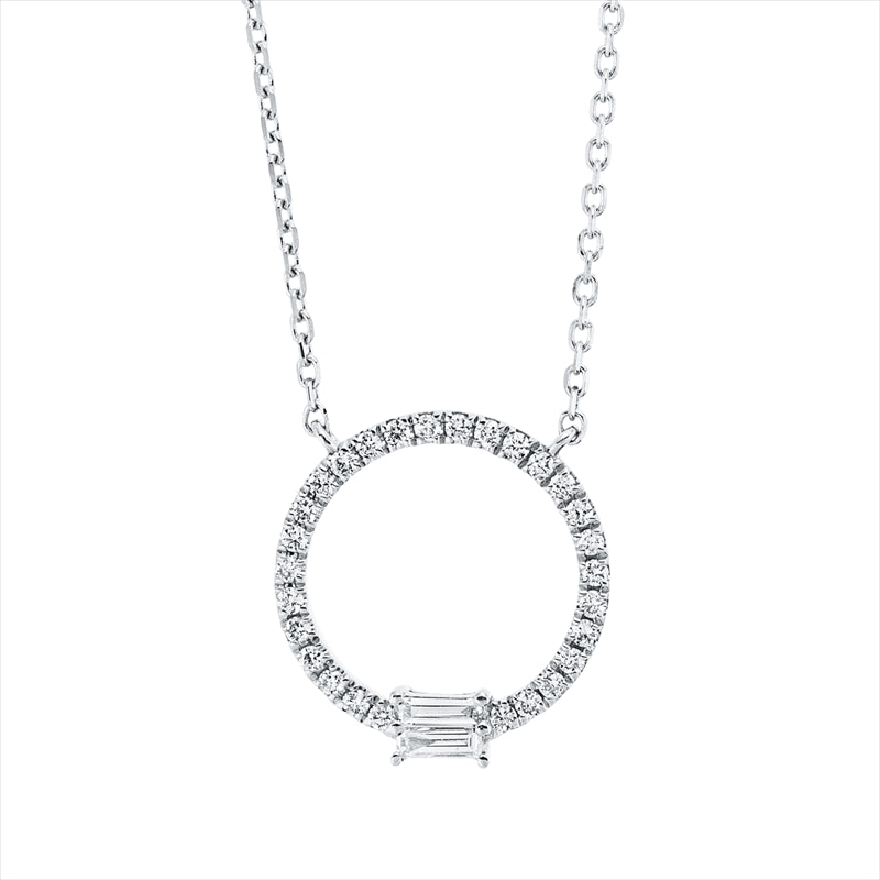 Collier 18 kt WG, mit ZÖ 40 cm, 2 Bag. 0,04 ct, TW-si, 28 Brill. 0,10 ct, TW-si