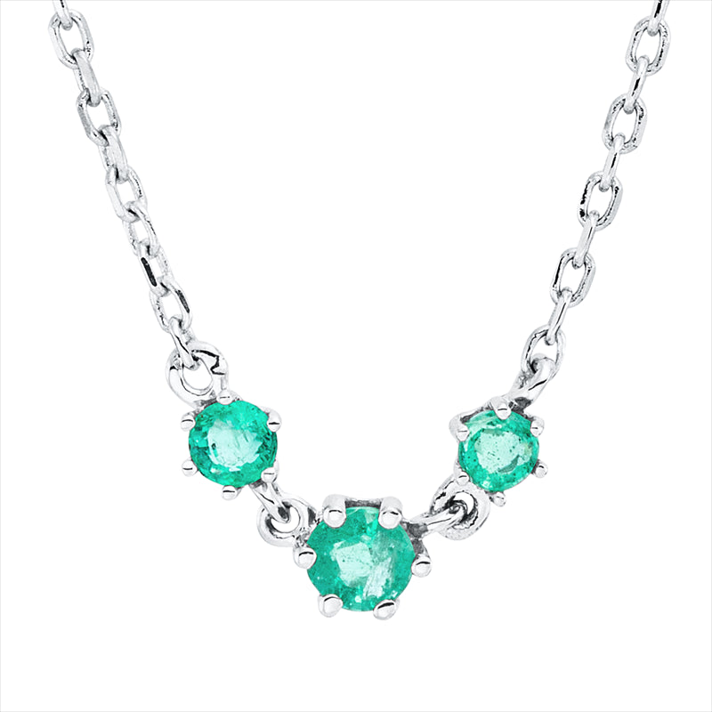 Collier 18 kt WG, mit ZÖ 40 cm + 42 cm, 3 Smaragde 0,10 ct grün