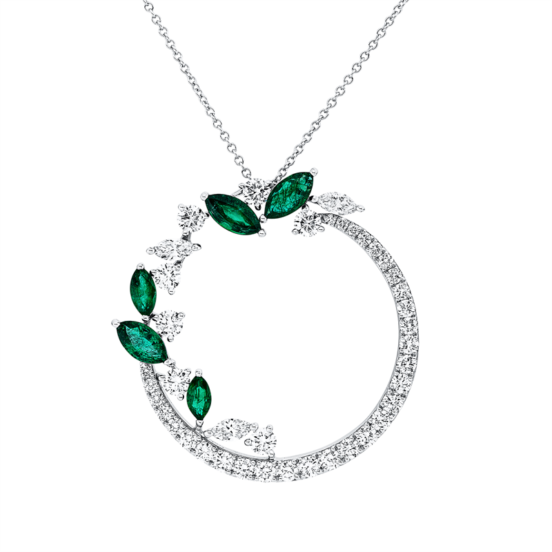 Collier 18 kt WG, 3 Nav. 0,41 ct, F-vsi, 37 Brill. 2,36 ct, F-vsi, 5 Smaragde 1,90 ct grün