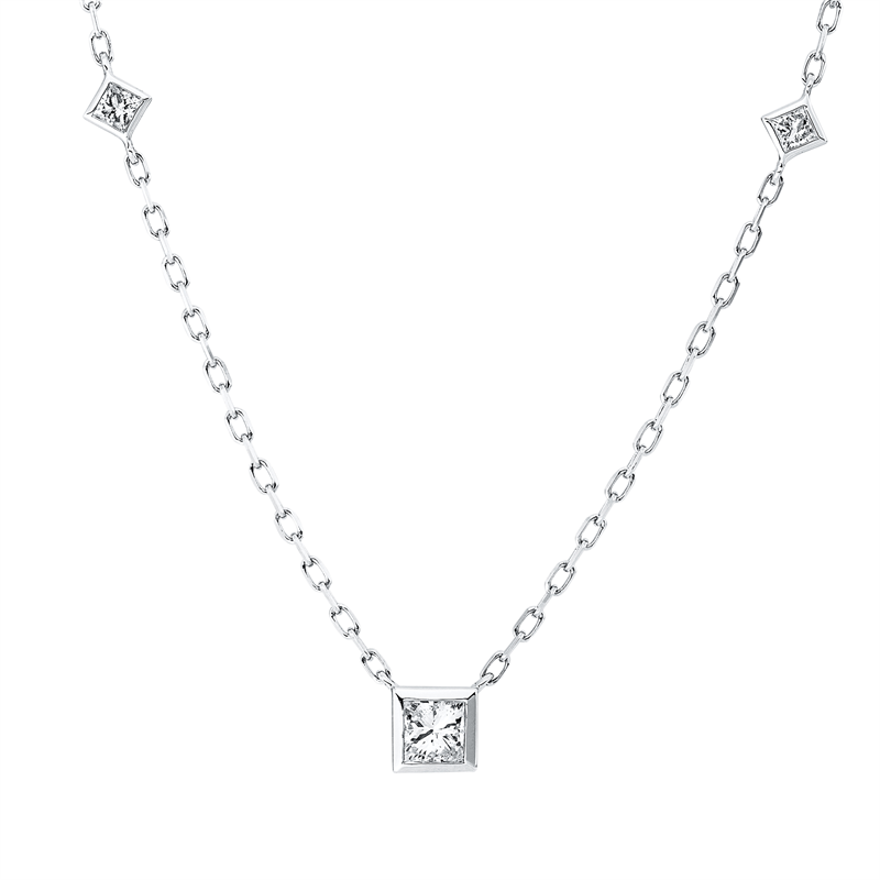 Collier 18 kt WG, ZÖ 40,6+43 cm, 1 Princ. 0,17 ct, TW-si, 2 Princ. 0,08 ct, TW-si