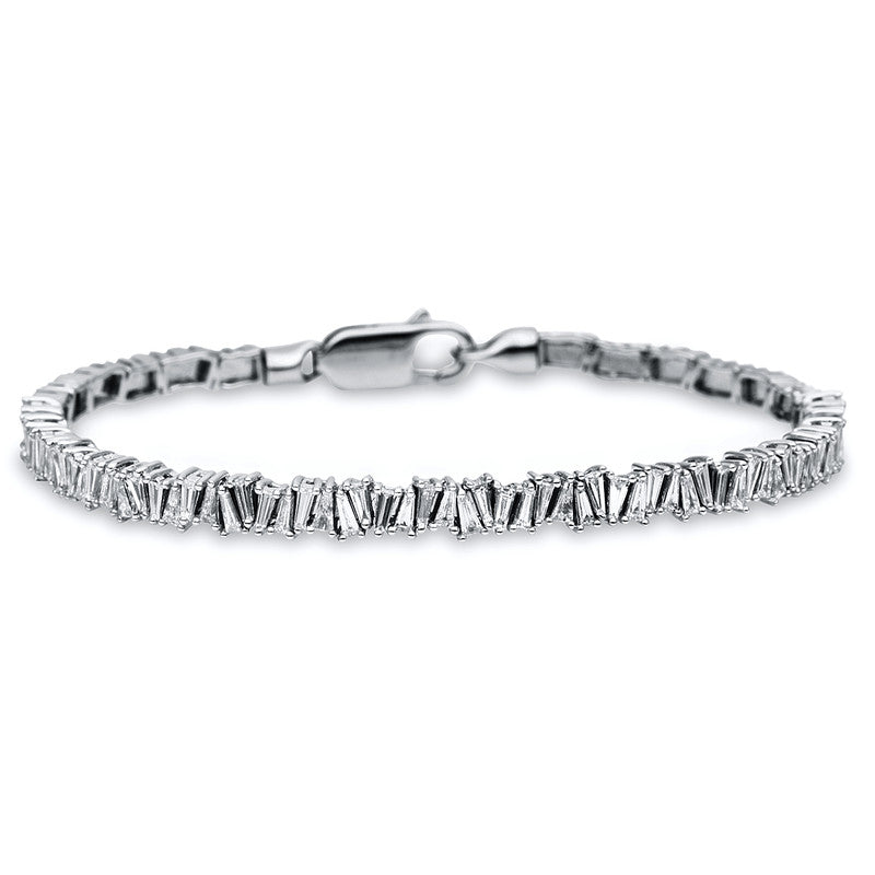 Armreif 18 kt WG, 66 Trap. 1,93 ct, TW-si