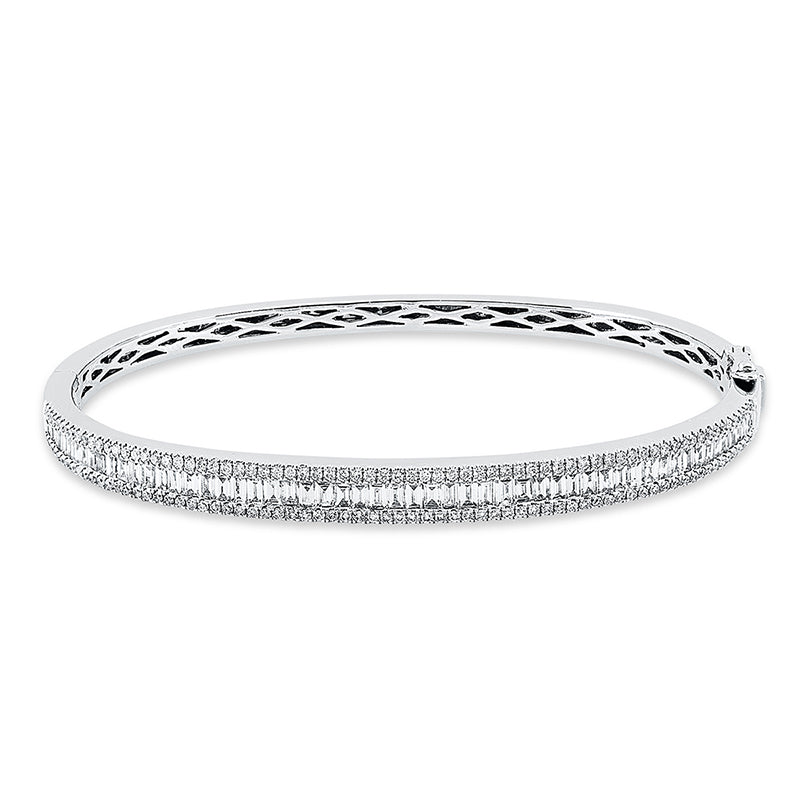 Armreif 18 kt WG, 20 Bag. 0,24 ct, TW-vsi, 42 Bag. 1,10 ct, TW-vsi, 142 Brill. 0,54 ct, TW-si