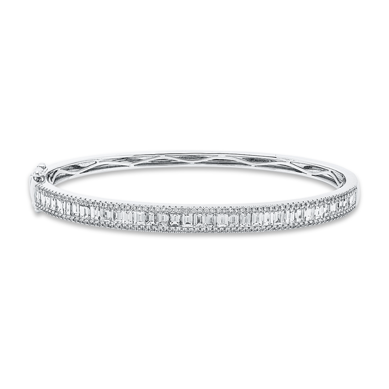 Armreif 18 kt WG, 30 Bag. 3,37 ct, TW-vsi/si, 142 Brill. 0,53 ct, TW-vsi/si