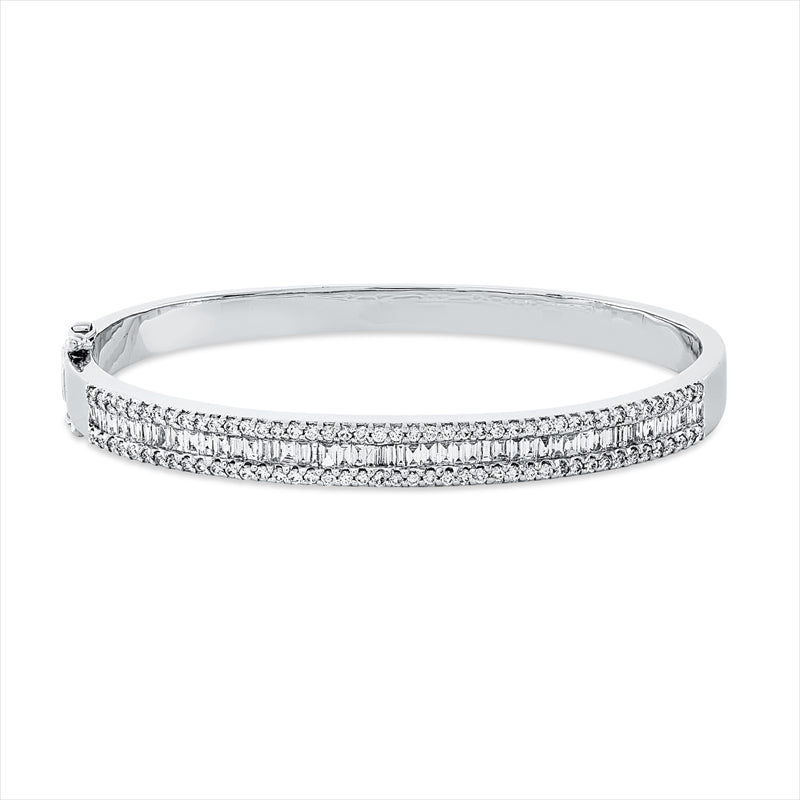 Armreif 18 kt WG, 53 Bag. 0,92 ct, TW-vsi, 86 Brill. 0,87 ct, TW-vsi