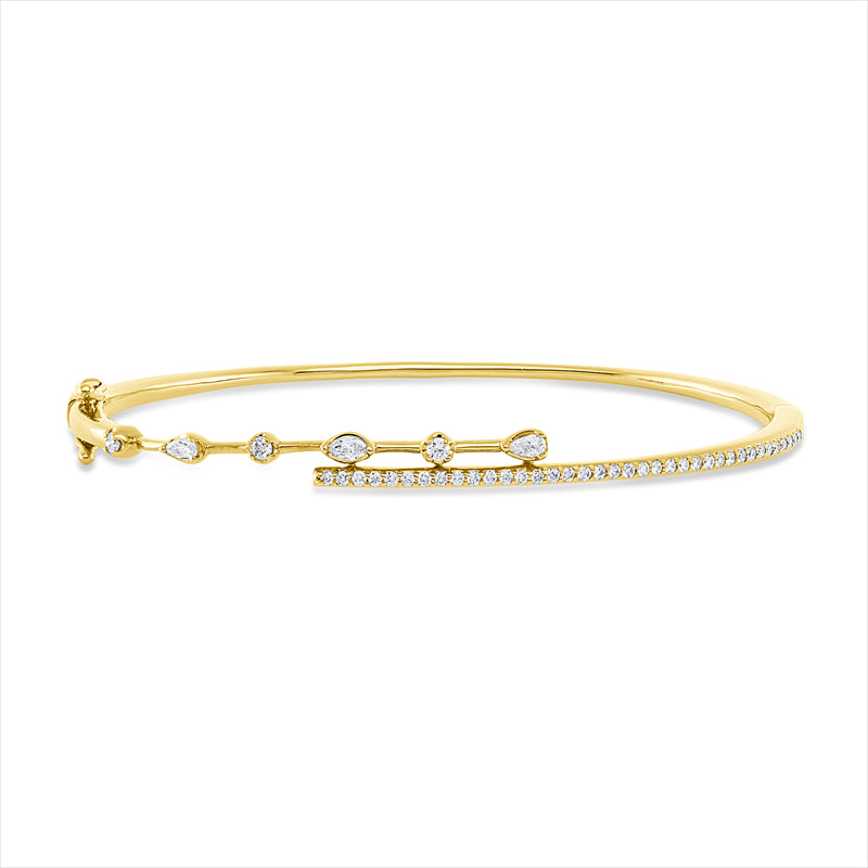 Armreif 18 kt GG, 1 Nav. 0,05 ct, TW-vsi, 2 Tropfen 0,07 ct, TW-vsi, 40 Brill. 0,32 ct, TW-si