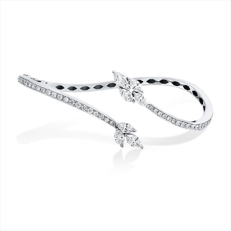 Armreif 18 kt WG, 7 Nav. 1,15 ct, F-si, 46 Brill. 0,63 ct, F-si