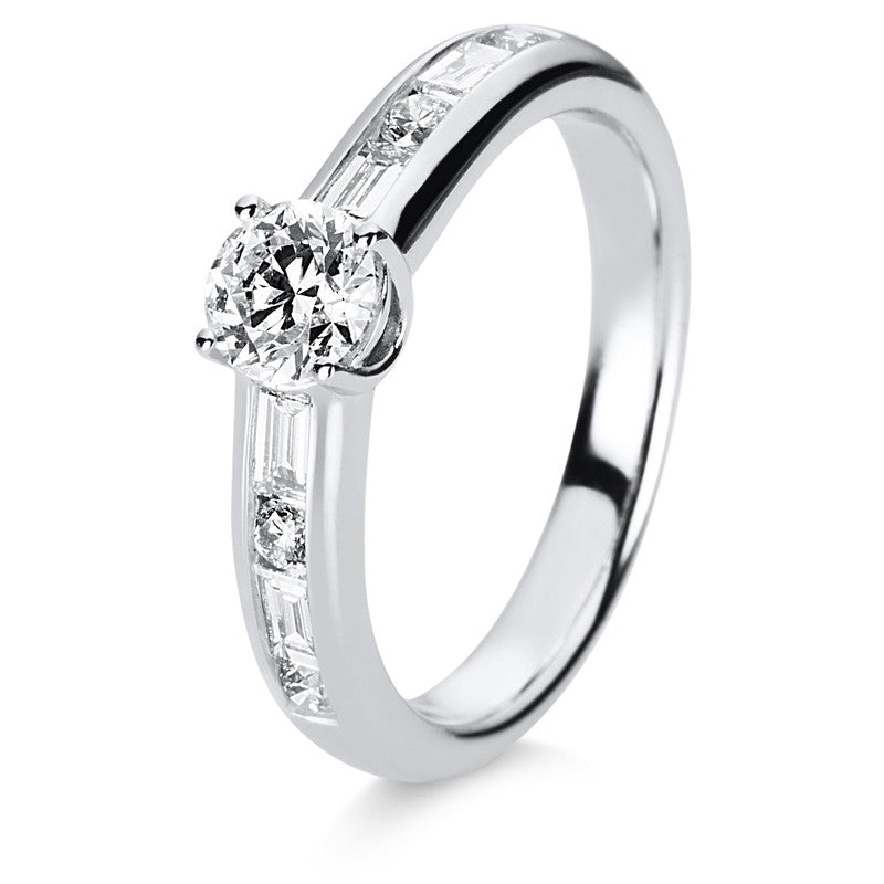 Ring 18 kt WG, GIA6213451571, 4 Bag. 0,31 ct, TW-si, 1 Brill. 0,50 ct, TW-si, 4 Brill. 0,15 ct, TW-si