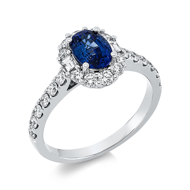 Ring 18 kt WG, 2 Bag. 0,10 ct, TW-si, 22 Brill. 0,58 ct, TW-si, 1 Saphir 1,06 ct blau