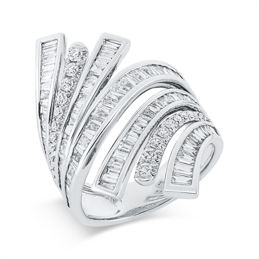 Ring 18 kt WG, 38 Bag. 0,68 ct, TW-vsi, 76 Trap. 0,83 ct, TW-vsi, 22 Brill. 0,26 ct, TW-si