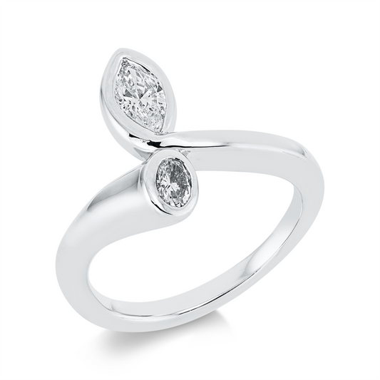 Ring 18 kt WG, 1 Nav. 0,40 ct, TW-si, 1 Oval 0,20 ct, TW-si