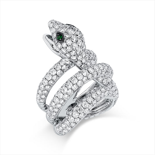 Ring 18 kt WG, Fassung schwarz rhodiniert, 236 Brill. 4,71 ct, TW-vsi, 2 Tsavorith 0,04 ct grün