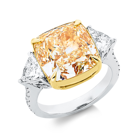 Ring 18 kt WG+GG, 1 Cushion 11,14 ct, gelb-vvs, 14 Brill. 0,28 ct, 2 Triangel 1,17 ct, D/TW-vsi/si