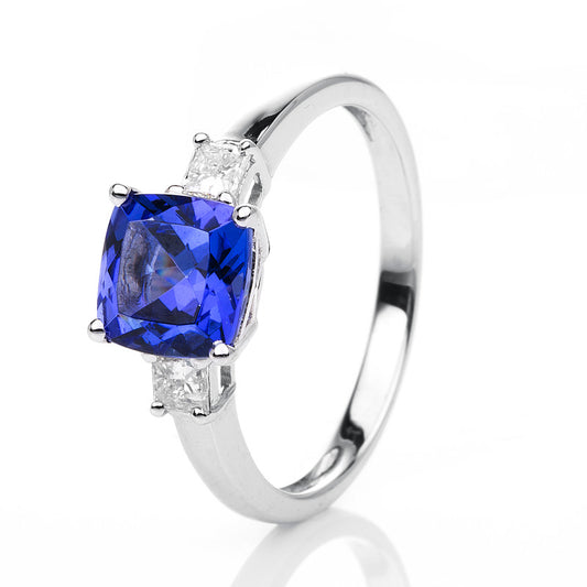 Ring 18 kt WG, 2 Princ. 0,12 ct, TW-si, 1 Tansanit 1,42 ct blau