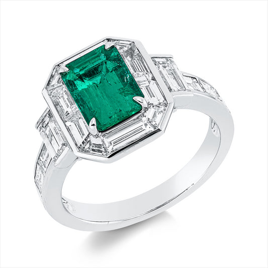 Ring 18 kt WG, 2 Bag. 0,43 ct, TW-si, 16 Trap. 1,50 ct, TW-si, 1 Smaragd 1,31 ct grün