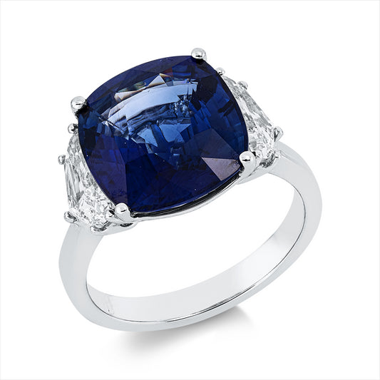 Ring 18 kt WG, 2 Halbmond 1,46 ct, TW-si, 1 Saphir 8,02 ct blau