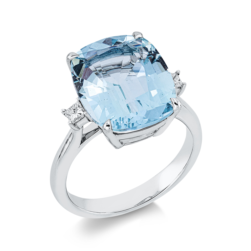Ring 18 kt WG, 2 Princ. 0,15 ct, TW-si, 1 Aquamarin 7,48 ct blau