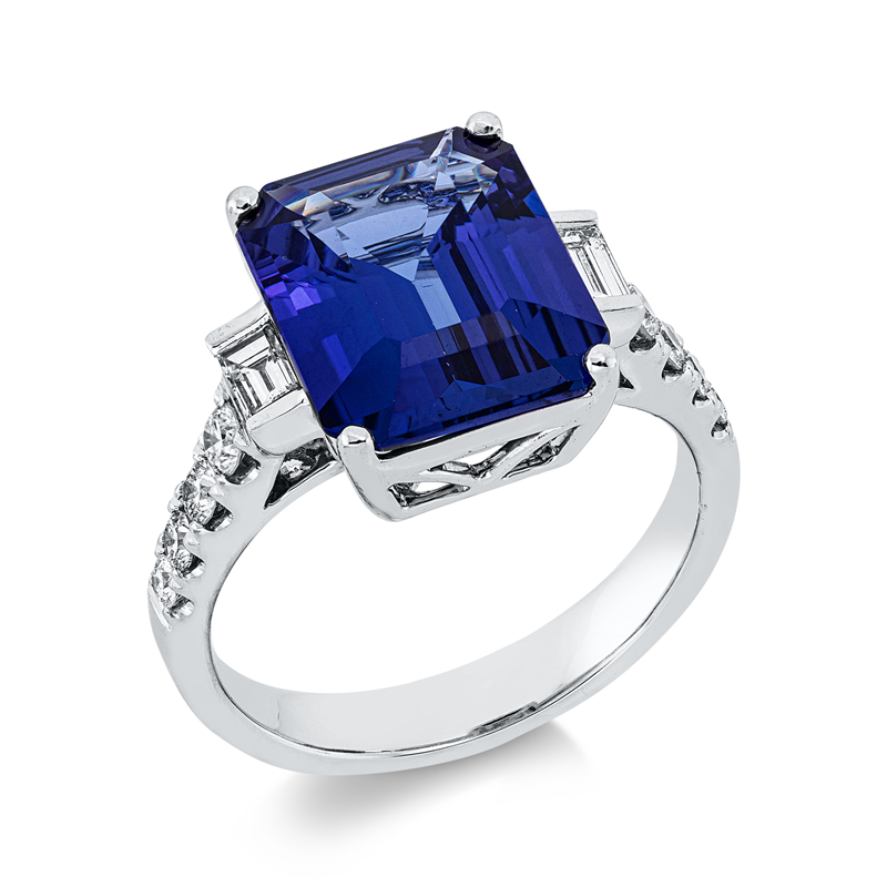 Ring 18 kt WG, 2 Bag. 0,18 ct, TW-si, 8 Brill. 0,33 ct, TW-si, 1 Tansanit 5,96 ct blau