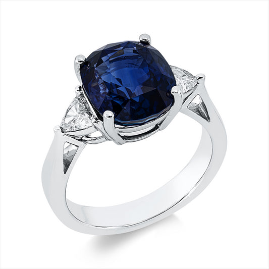 Ring 18 kt WG, 2 Triangel 0,38 ct, TW-si, 1 Saphir 6,80 ct blau