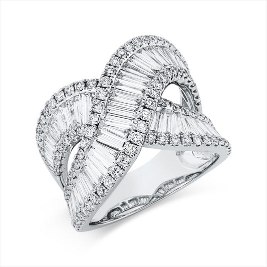 Ring 18 kt WG, 22 Bag. 0,69 ct, TW-vsi, 33 Trap. 1,13 ct, TW-vsi, 98 Brill. 0,95 ct, TW-si