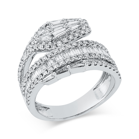 Ring 18 kt WG, 10 Trap. 0,49 ct, F-vsi, 31 Bag. 0,20 ct, F-vsi, 86 Brill. 0,63 ct, F-si
