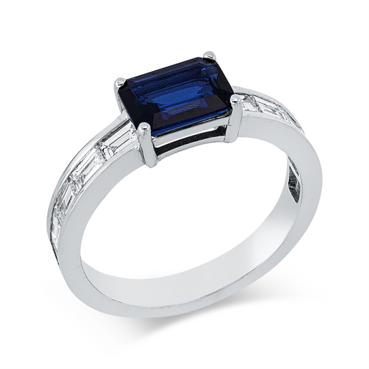 Ring 18 kt WG, 10 Bag. 0,79 ct, F-vsi, 1 Saphir 1,36 ct blau