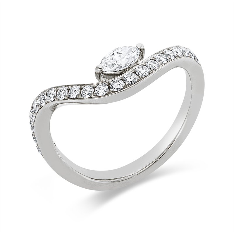 Ring 18 kt WG, 1 Nav. 0,18 ct, TW-vsi, 21 Brill. 0,30 ct, TW-si