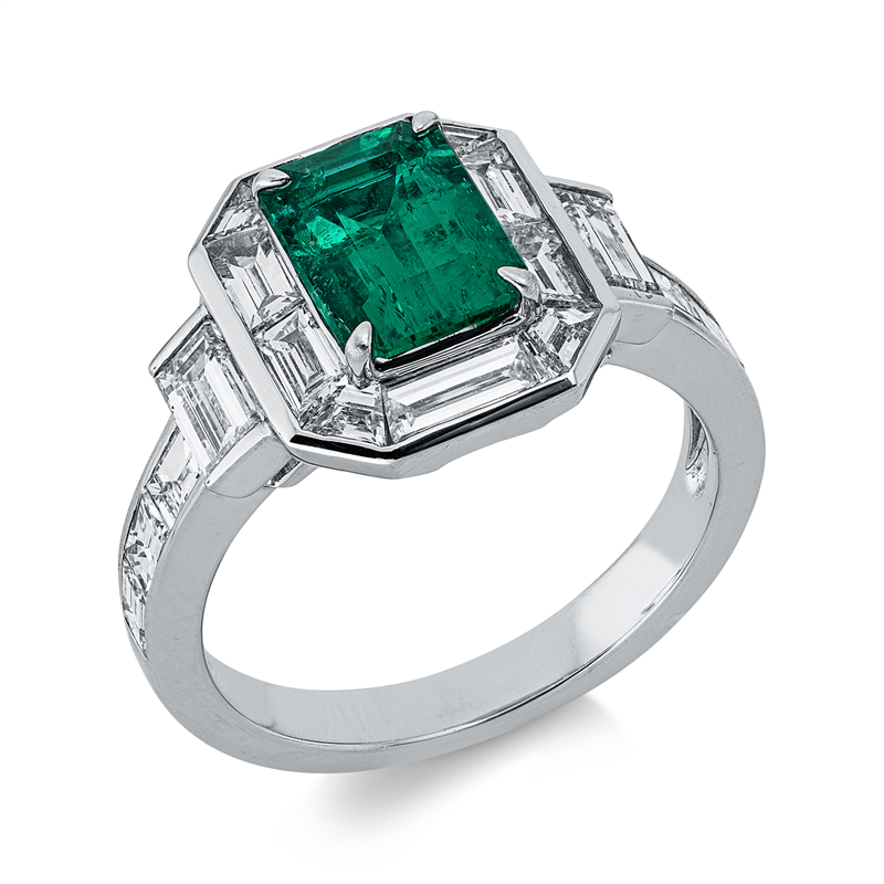 Ring 18 kt WG, 2 Bag. 0,43 ct, F-vsi/si, 16 Fant-Schl. 1,50 ct, F-vsi/si, 1 Smaragd 1,31 ct grün