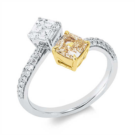 Ring 18 kt, GIA x 2 pcs, 1 Cushion 0,82 ct, gelb-vvs2, 1 Assher 0,81 ct, D-vs2, 32 Brill. 0,26 ct, TW-si