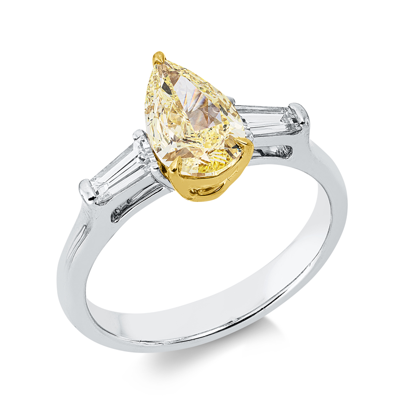 Ring 18 kt WG+GG, GIA_6345654950, 2 Trap. 0,36 ct, F-vvs/vs, 1 Tropfen 1,02 ct, gelb