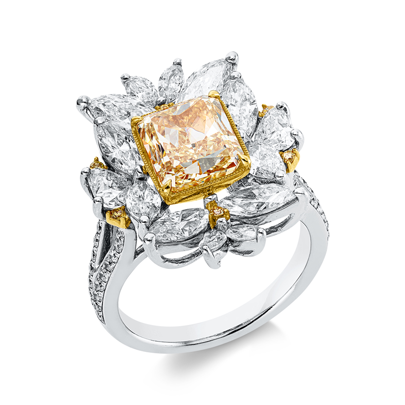 Ring 18 kt W/G, 12 Nav. 2,70 ct, 2 Herz. 0,58 ct, 40 Br. 0,34 ct, F-vs1, 1 Rad 3,51 ct, 6 Br. 0,06 ct, ge