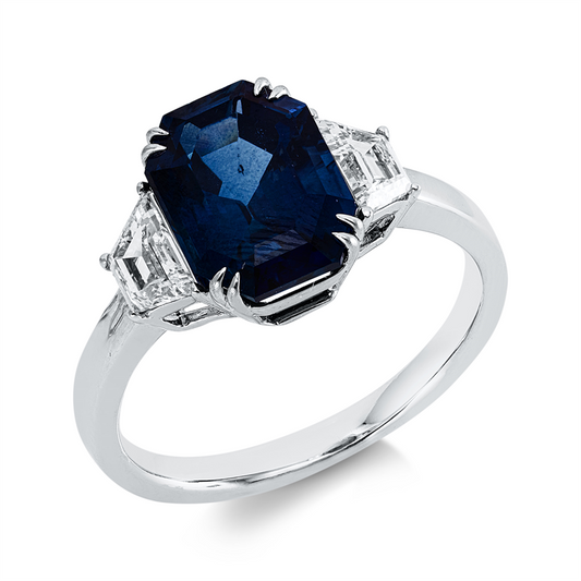 Ring 18 kt WG, 2 Fant-Schl. 0,67 ct, TW-vvs, 1 Saphir 4,50 ct blau