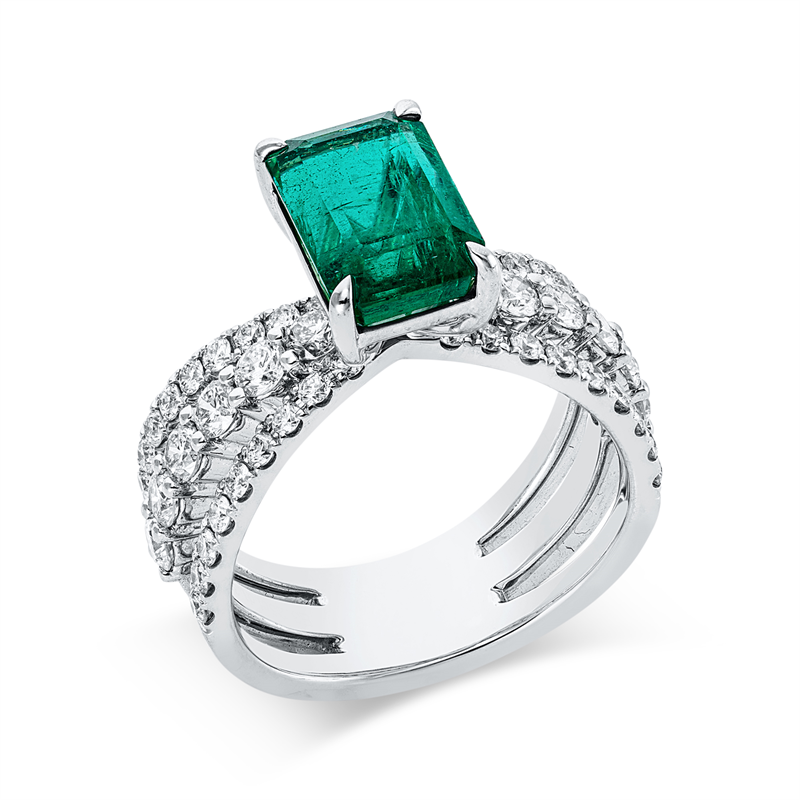 Ring 18 kt WG, 48 Brill. 1,35 ct, TW-si, 1 Smaragd 3,25 ct grün