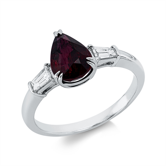 Ring 18 kt WG, 2 Trap. 0,27 ct, TW-vsi, 1 Rubin 2,03 ct rot