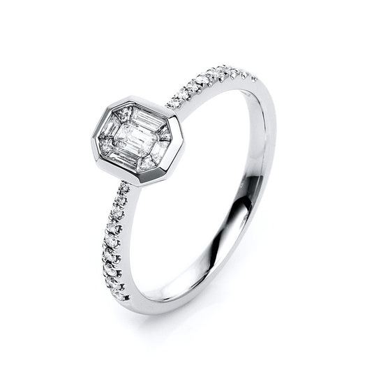Ring 18 kt WG, 18 Brill. 0,13 ct, TW-si, 1 Sm.schliff 0,10 ct, TW-si, 8 Trap. 0,14 ct, TW-si