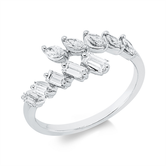 Ring 18 kt WG, 5 Nav. 0,25 ct, TW-pi, 5 Bag. 0,32 ct, TW-pi