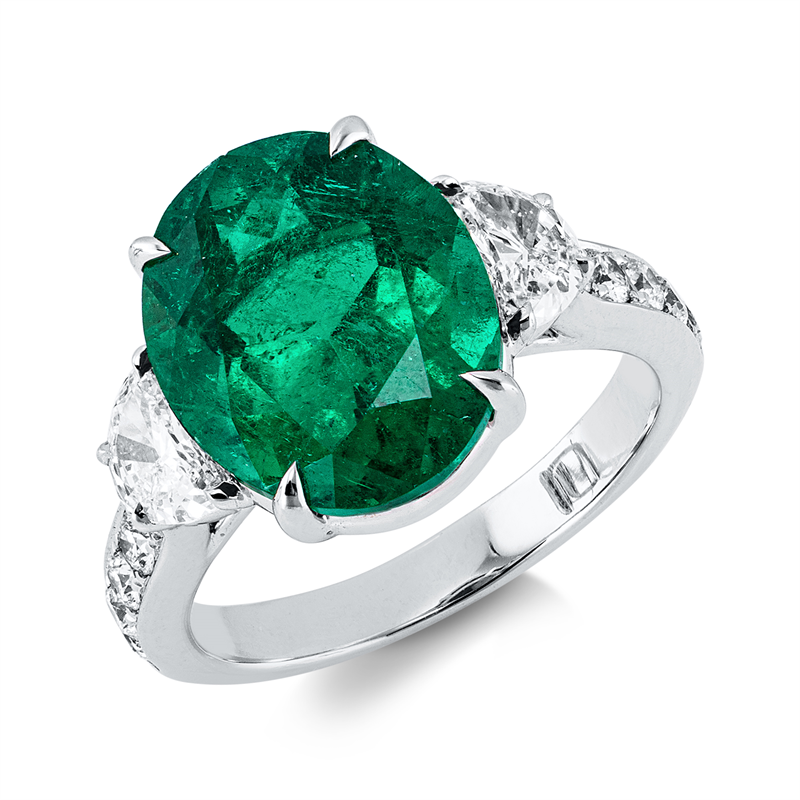 Ring 18 kt WG, 2 Halbmond 0,58 ct, F-vvs/vs, 10 Brill. 0,33 ct, F-vvs/vs, 1 Smaragd 5,35 ct grün