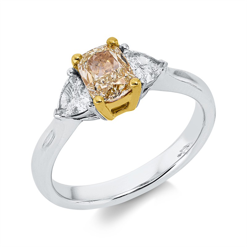 Ring 18 kt WG+GG, IGI 584355149, 1 Cushion 1,00 ct, gelb-vs2, 2 Triangel 0,47 ct, TW-si