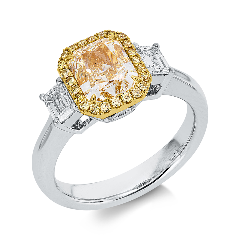 Ring 18kt, GIA2546881374, 2 Sm.schliff 0,55 ct, TW-si, 1 Radiant 2,01ct, gelb-si1, 24 Brill.0,13ct, gelb
