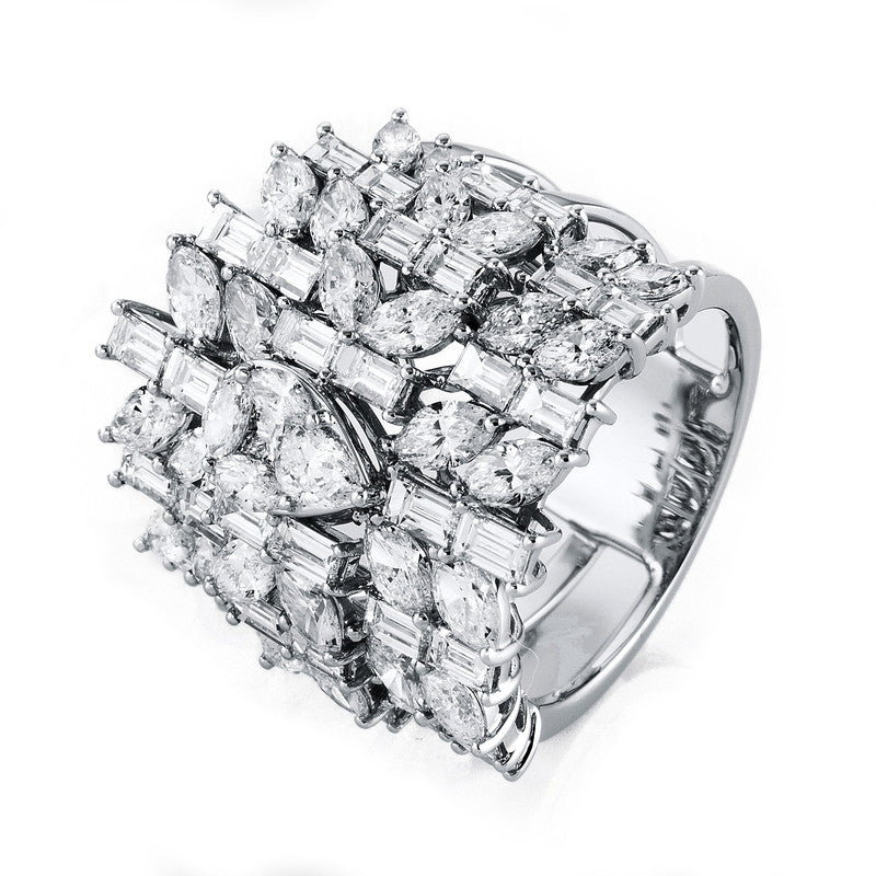 Ring 18 kt WG, 1 Princ. 0,18 ct, TW-si, 35 Nav. 3,45 ct, TW-si, 32 Bag. 2,42 ct, TW-si, 1 Tropfen 0,07 ct, TW-si